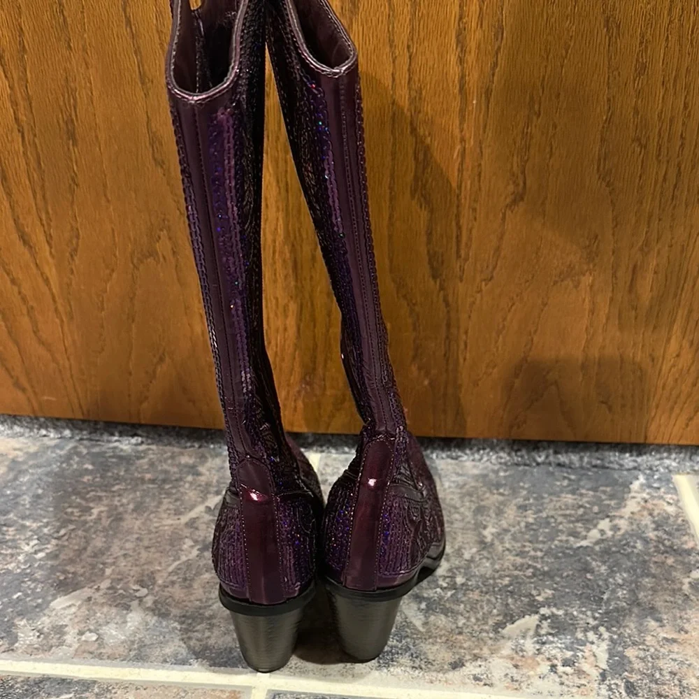 ❌SOLD❌. Purple Heeled Boots with Western Flair sequins, side zip, size 8 - Picture 4 of 10